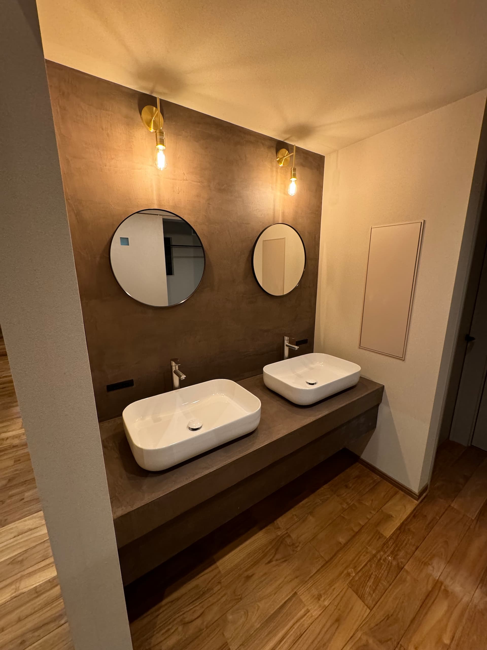 モールテックスとカラー顔料のイメージ